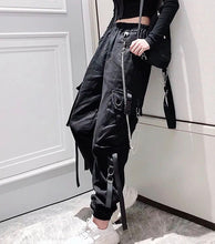Load image into Gallery viewer, Black Chain Detail Cargo Pants
